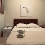 מלון Bobi 3*