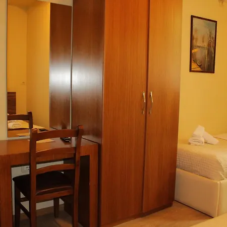 Bobi Hotell 3*