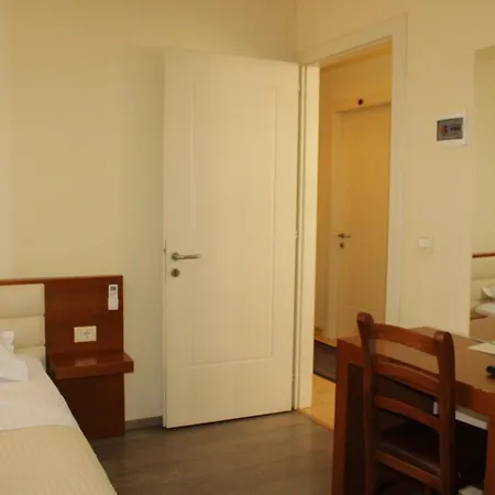 Bobi Hotell 3*